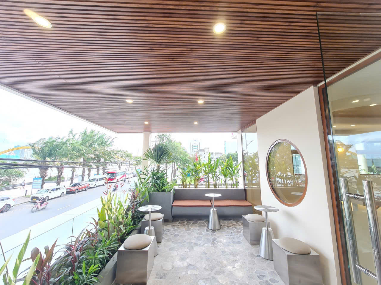 thiet-ke-quan-ca-phe-ban-na-2