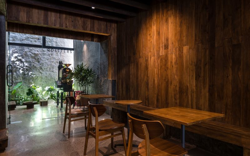 Tầng trệt: trung tâm vận hành & doanh thu