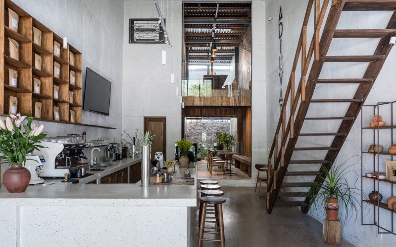 Bài toán cầu thang & giao thông đứng trong quán