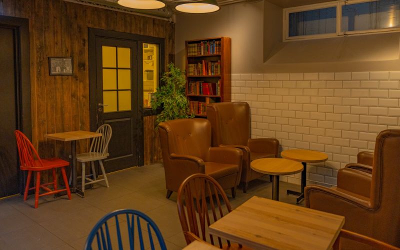 Quán cà phê Scandinavian sẽ khó vận hành nếu không gian bị làm quá trống