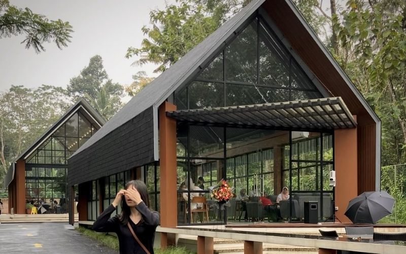 Chi phí mái và vật liệu bao che