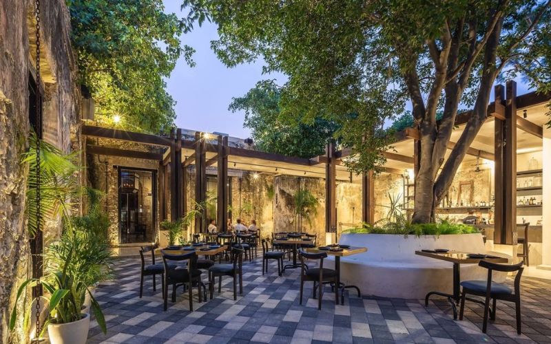 Mẫu thiết kế nhà hàng sân vườn đẹp theo phong cách hiện đại