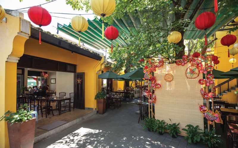 Mẫu Thiết kế nhà hàng sân vườn phong cách Indochine