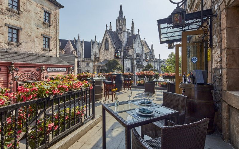 Mẫu thiết kế nhà hàng sân vườn phong cách cổ điển