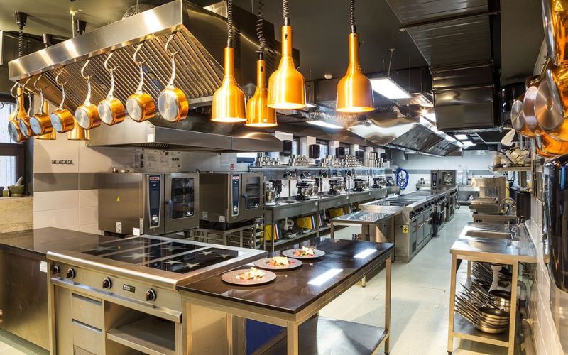 Tỷ lệ diện tích bếp so với diện tích nhà hàng bao nhiêu là hợp lý?