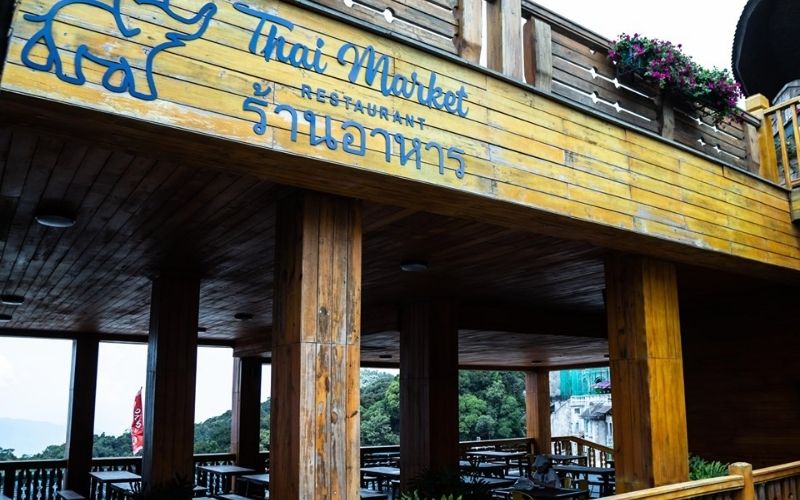 Màu sắc và vật liệu