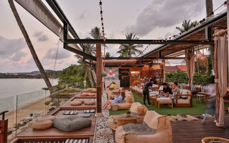 Thiết kế không gian mở hướng biển, tận dụng ánh sáng và cảnh quan tự nhiên 