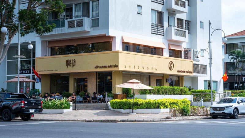 thiết kế quán cà phê 2 mặt tiền