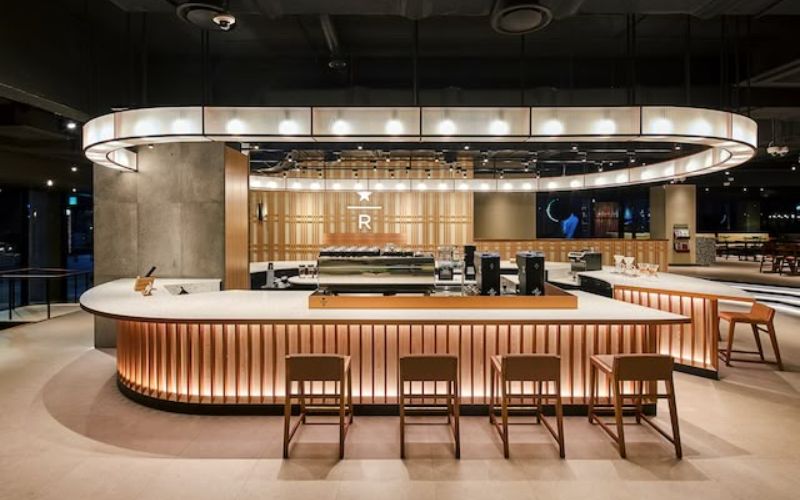 Thiết kế quầy bar chữ U giúp quán cà phê trở nên cao cấp hơn