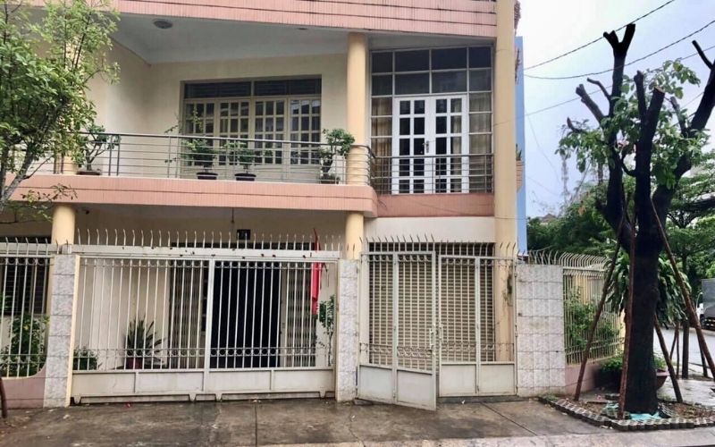 Hiện trạng mặt bằng trước khi cải tạo nhà cũ thành quán cà phê