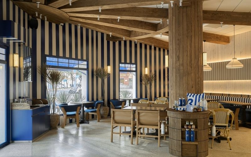 Tối ưu lối di chuyển và trải nghiệm không gian thiết kế quán cafe sang trọng