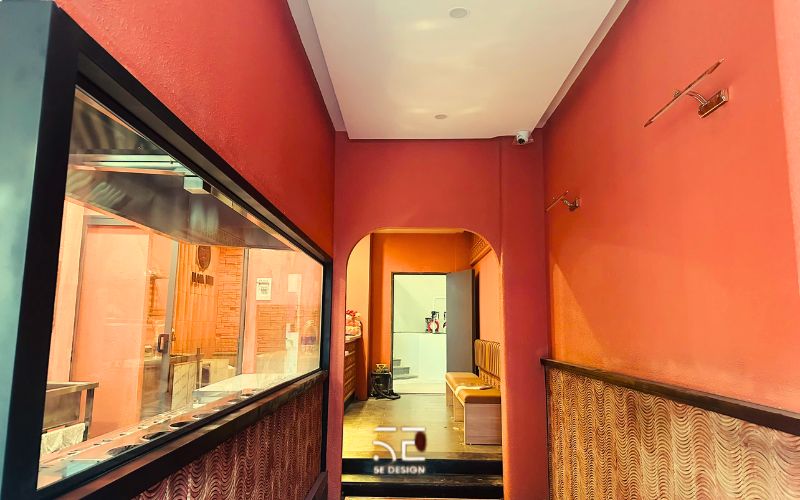 Tầng 1: Khu lễ tân đón khách và phòng ăn