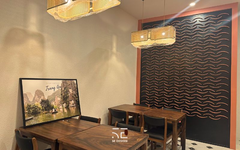 Tầng 4: Phòng ăn riêng và khu làm việc nhân viên