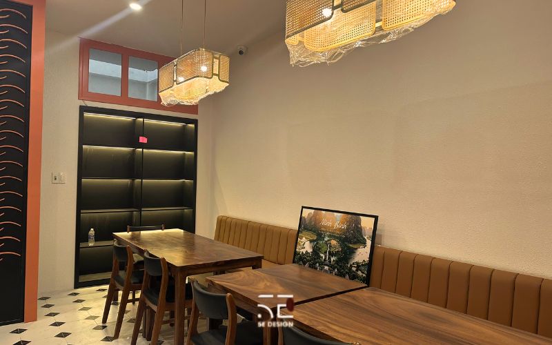 Tầng 4: Phòng ăn riêng và khu làm việc nhân viên