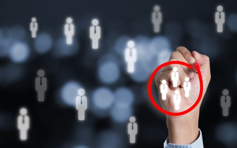 Khách hàng mục tiêu là ai?