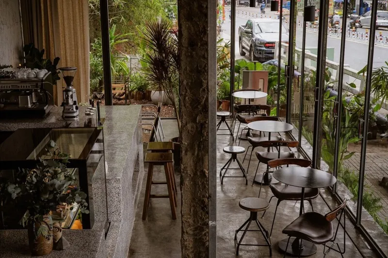 Thiết kế cafe Industrial tối giản (Minimal Industrial) 