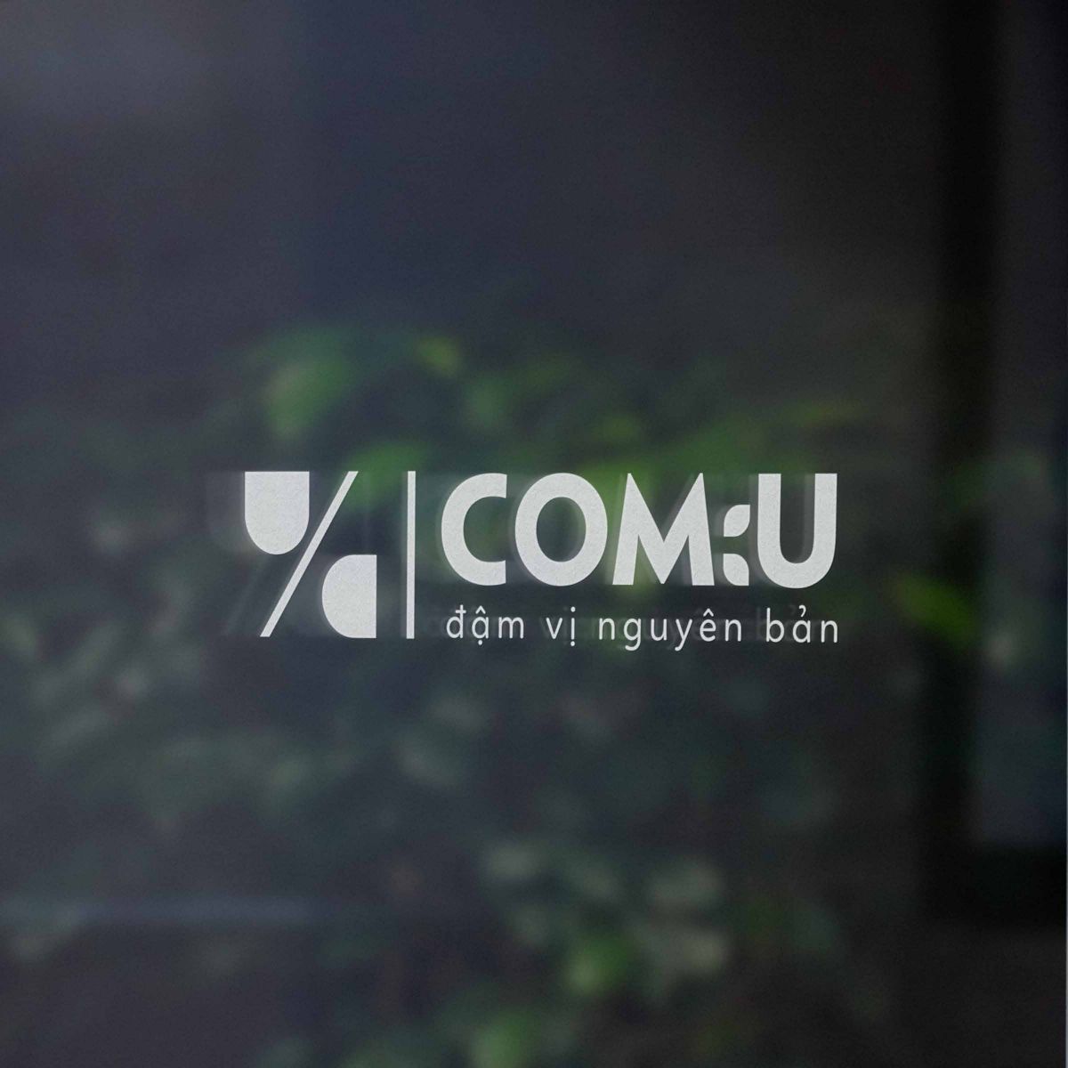 Thiết kế bộ nhận diện thương hiệu COM:U